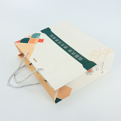 Das Boutiquen-Einkaufen kleidet kundenspezifischen Logo Paper Bag Printed White mit Band-Griff